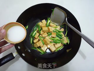 青蒜烧豆腐的做法步骤：12