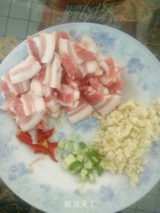 茼蒿小炒冻豆腐的做法步骤：3
