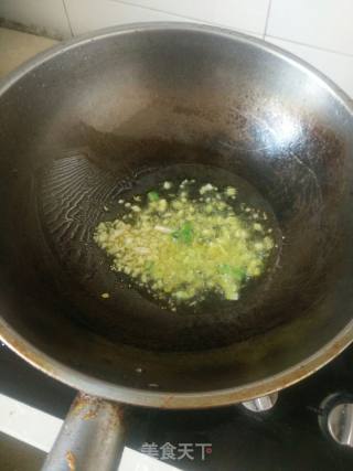 茼蒿小炒冻豆腐的做法步骤：4