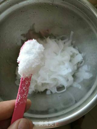 宫廷白萝卜~凉拌白萝卜薄条的做法步骤：3