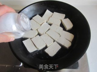 木耳烧豆腐的做法步骤：2