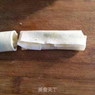 韭菜馅春卷的做法步骤：4