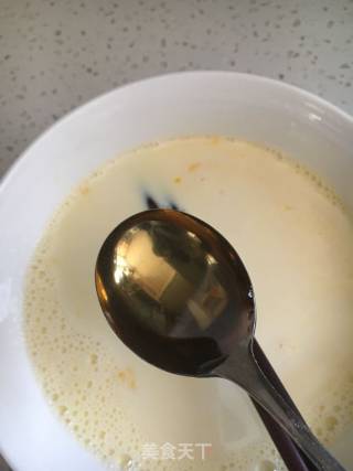 豆沙馅儿奶香蜂蜜麻花的做法步骤：7