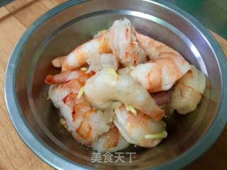 彩蔬虾仁菠萝饭的做法步骤：2