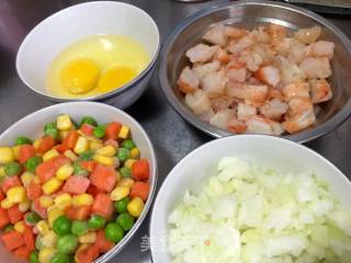 彩蔬虾仁菠萝饭的做法步骤：3