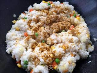 彩蔬虾仁菠萝饭的做法步骤：7