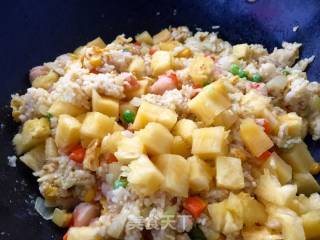 彩蔬虾仁菠萝饭的做法步骤：8