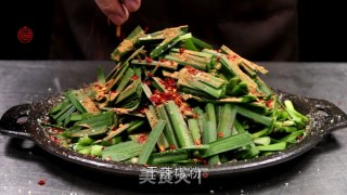 男人常吃赛补药的【铁板韭菜】的做法步骤：1