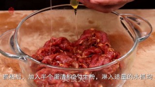 铁板孜然牛肉的做法步骤：1
