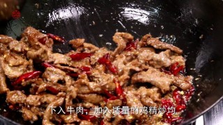 铁板孜然牛肉的做法步骤：2
