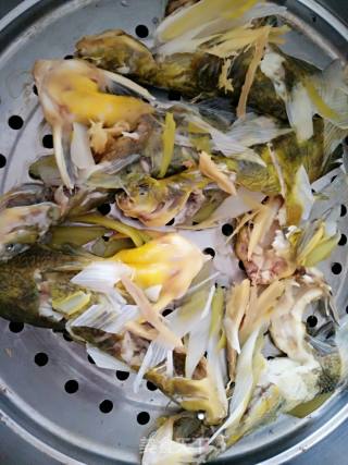 宝宝吃的鱼松的做法步骤：2