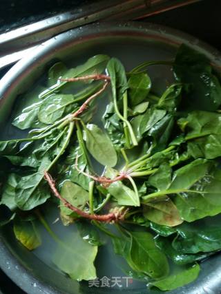 菠菜炒鸡蛋的做法步骤：1