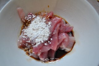 家常小炒の西芹炒肉的做法步骤：3