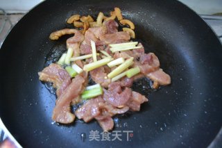 家常小炒の西芹炒肉的做法步骤：6