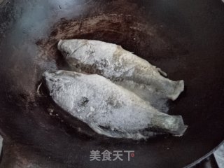 白菜鲫鱼汤的做法步骤：3