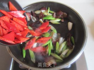 青蒜炒腊肉的做法步骤：6