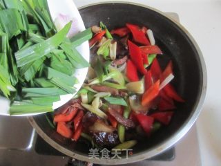 青蒜炒腊肉的做法步骤：7
