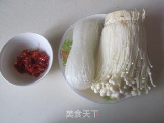 剁椒粉丝蒸金针菇的做法步骤：1
