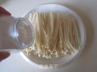 剁椒粉丝蒸金针菇的做法步骤：5