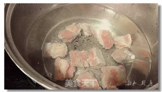 糖醋排骨的做法步骤：1