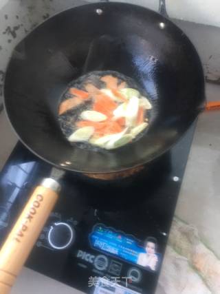 豆干炒韭菜的做法步骤：2