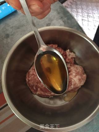 美味的黑椒蜜汁猪肉铺的做法步骤：2
