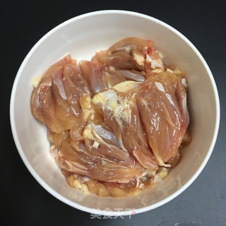 黑椒鸡腿的做法步骤：1