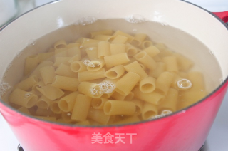 辣味香肠比萨的做法步骤：4