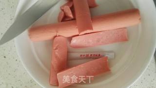 火腿肠花式煎蛋的做法步骤：1