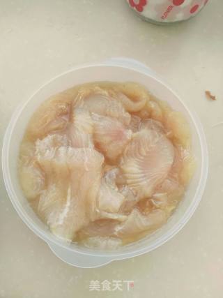 酸菜尤利鱼的做法步骤：1