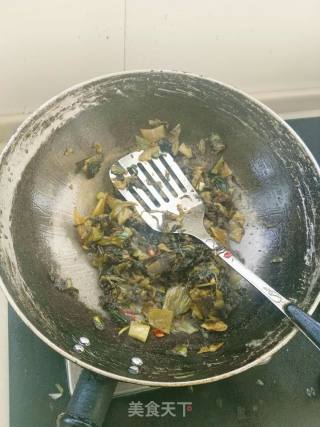 酸菜尤利鱼的做法步骤：2