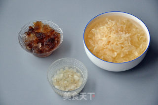 皂角米桃胶银耳羹的做法步骤：2