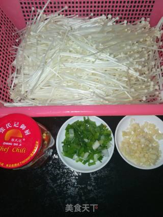 剁椒金针菇的做法步骤：1