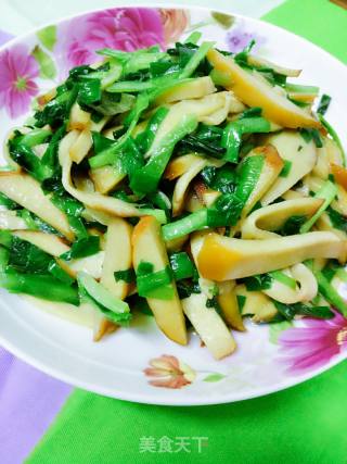韭菜炒豆卷干~韭菜炒素鸡的做法步骤：4