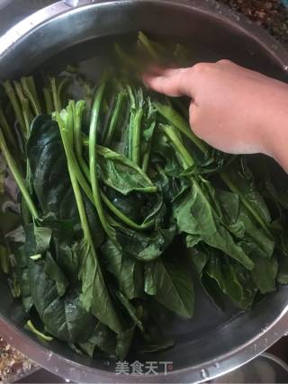 菠菜蛋花汤的做法步骤：1