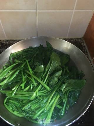 菠菜蛋花汤的做法步骤：2