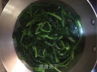 菠菜蛋花汤的做法步骤：3