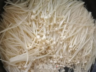 凉拌金针菇的做法步骤：1