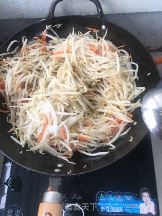 炒豆芽的做法步骤：5