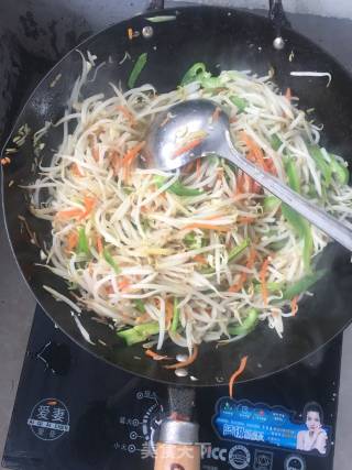 炒豆芽的做法步骤：6
