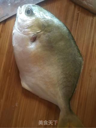 松子鱼的做法步骤：1