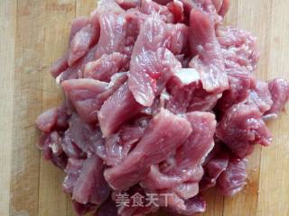 糖醋里脊的做法步骤：1