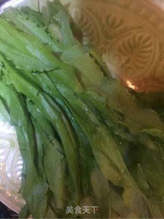 蒜蓉油麦菜的做法步骤：1