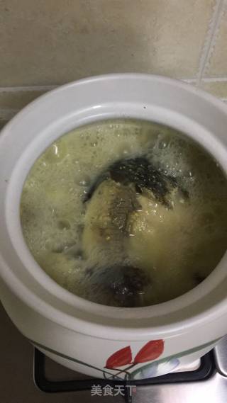 砂锅鲫鱼汤的做法步骤：2