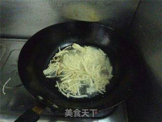 油炸金针菇的做法步骤：4