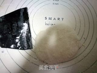 简易版葱花手抓饼的做法步骤：1