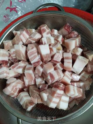 肥而不腻，香甜绵软~红烧肉的做法步骤：1