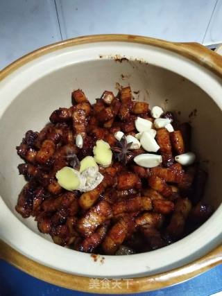 肥而不腻，香甜绵软~红烧肉的做法步骤：5