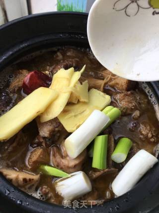 小鸡炖蘑菇的做法步骤：12