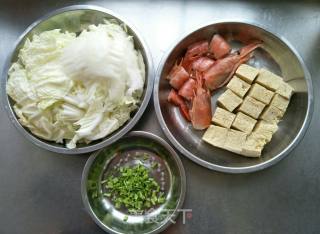 白菜大虾炖冻豆腐的做法步骤：2